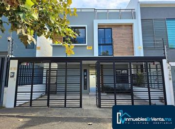 Casa de 4 habitaciones, Zapopan · Casa Nueva en Bosques Vallarta - Lista Para Habitarse - Todo en Regla