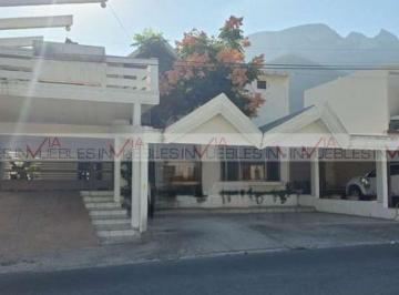Casa · 433m² · 5 Recámaras · 5 Estacionamientos · Casa en Venta en Monterrey