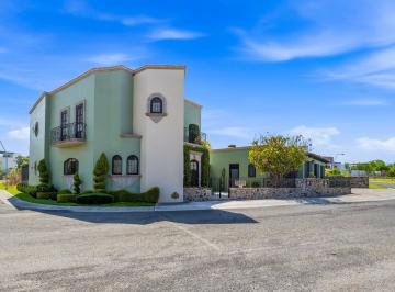 Casa · 385m² · 5 Recámaras · Casa - Zirándaro
