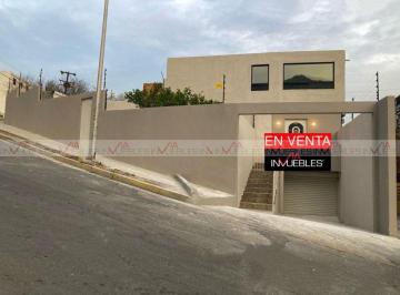 Casa uso de suelo · 196m² · 5 Recámaras · 2 Estacionamientos · Casa con Uso de Suelo en Venta en Infonavit La Huasteca
