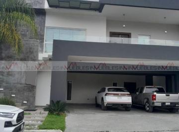 Casa · 520m² · 3 Recámaras · 3 Estacionamientos · Casa en Venta en Monterrey