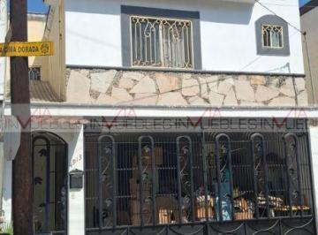 Casa uso de suelo · 200m² · 3 Recámaras · 2 Estacionamientos · Casa con Uso de Suelo en Venta en Cima de Las Cumbres
