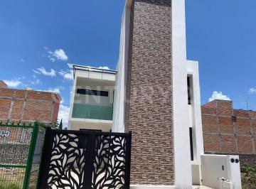 Casa · 146m² · 4 Recámaras · 1 Estacionamiento · Casa en Venta en Priv. Álvaro Obregón, San Juan del Río, Querétaro
