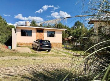 Casa · 223m² · 3 Recámaras · 2 Estacionamientos · Cabaña de Campo en Colinas de Mazzat Mazamitla