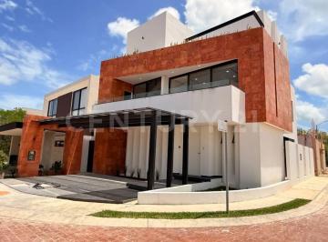 Casa · 334m² · 3 Recámaras · 3 Estacionamientos · Casa en Venta de Oportunidad en Via Cumbres