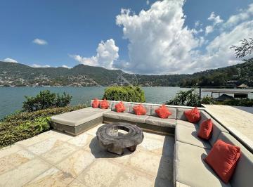 Casa en condominio de 5 habitaciones, Valle de Bravo · Casa en Venta con Acceso Al Lago
