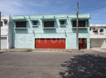 Casa · 610m² · 5 Recámaras · 3 Estacionamientos · Casa en Venta en Joyas de Mocambo, Boca del Rio, Ver.