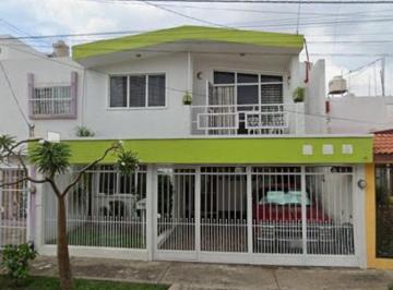 Casa de 3 habitaciones, Guadalajara · Venta de Casa en Jardines del Country, Guadalajara, Jalisco.