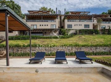 Casa en condominio de 4 habitaciones, Valle de Bravo · Casa en Venta en El Centro de Valle, con Agradable Vista Al Pueblo