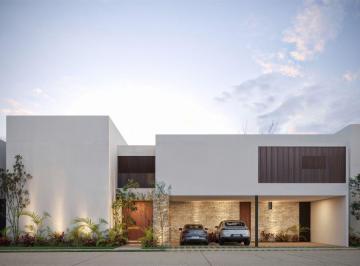 Casa de 4 habitaciones, Mérida · Casa en Venta Merida 560 m² de Construccion. 4 Recamaras, Alberca, Amenidades