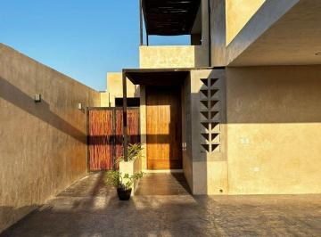 Casa de 4 habitaciones, Telchac Puerto · Casa en Venta Mérida, San Benito a 100 m del Mar con Piscina y Roofbar