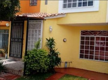 Fachada · Se Vende Casa de 2 Pisos en Fraccionamiento Privado Sendero del Valle.