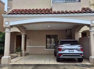 Casa de 3 habitaciones, Monterrey · Hermosa Casa en Renta La Rioja Privada (Carretera Nacional) $36,000 3 Recamaras y 21/2 Baños