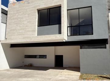 Casa · 259m² · 3 Recámaras · 2 Estacionamientos · Casa en Fraccionamiento Residencial Campo Azul