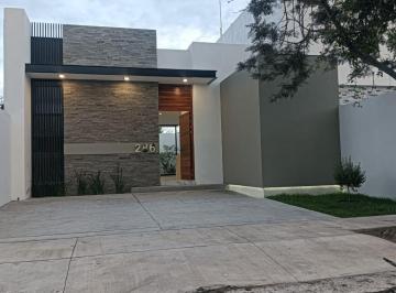 Casa de 3 habitaciones, Colima · Casa en Venta de Alto Lujo Residencial Fracc Romanza a Una Cuadra de Av Venustiano Carranza Colima