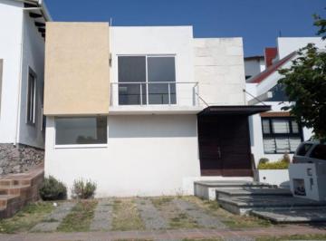 Casa en condominio de 4 habitaciones, Corregidora · Casa de Tres Recámaras y Estudio en Corregidora Camino a Los Olvera