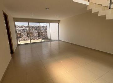 Casa en condominio de 4 habitaciones, Corregidora · Casa de Tres Recámaras y Estudio en Corregidora Camino a Los Olvera