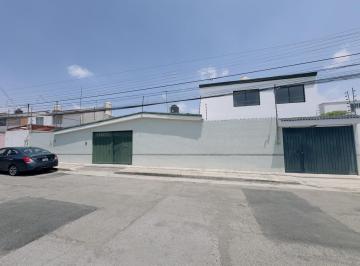 Casa · 256m² · 4 Recámaras · 2 Estacionamientos · Venta de 2 Casas en 1 (Un Piso Otra de 2) en Bugambilias a Una Calle de La 16 de Septiembre Puebla