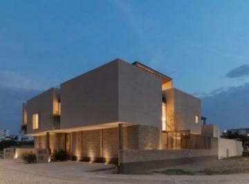 Casa en condominio de 3 habitaciones, Querétaro · Casa en Venta con 3 Recámaras y 321.4 m² de Constución en Cumbres del Lago