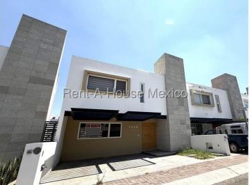 Casa de 3 habitaciones, Querétaro · Cumbres del Lago - Casa 228 m. 3 Recamaras Baños en c/u en Fraccionamiento Privado