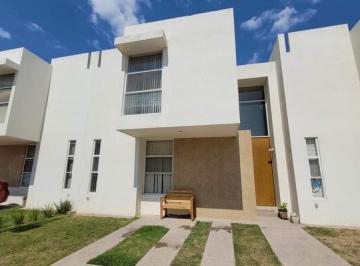 1 · Casa en Renta en Puerta Natura Residencial, San Luis Potosí, con Cocina Integral y Cctv