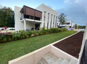 Casa · 417m² · 3 Recámaras · 2 Estacionamientos · Casa Lagos del Sol
