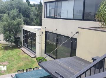 Casa · 530m² · 3 Recámaras · 3 Estacionamientos · Casa en Venta en Club de Golf