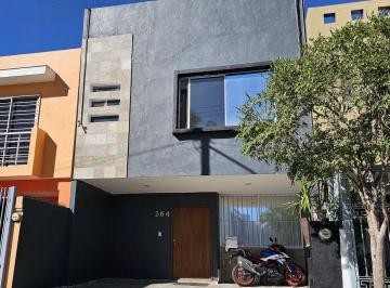 Casa de 5 habitaciones, Zapopan · Casa en Coto Rinconada de San Isidro Tres Pisos 5 Recámaras