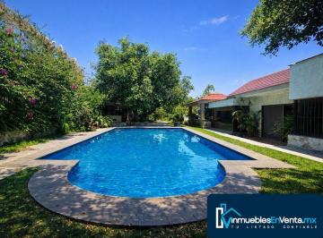 Terreno / Lote , Zapopan · Gran Casa a Precio de Terreno - Ubicación Estratégica - Oportunidad de Inversión