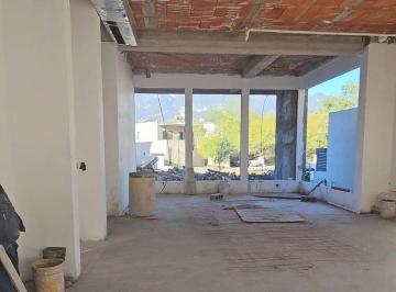 Casa de 4 habitaciones, Monterrey · Casa en Venta en Carretera Nacional en La Herradura