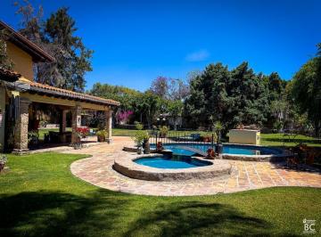 Casa · 766m² · 4 Recámaras · 5 Estacionamientos · Casa en Venta