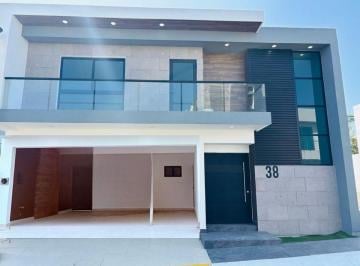 Casa de 3 habitaciones, Alvarado · Casa en Venta con Alberca en El Fracc. Lomas Residencial en La Riviera Veracruzana
