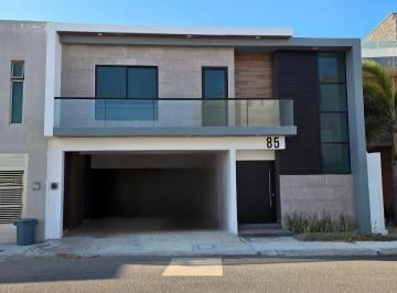 Casa de 3 habitaciones, Alvarado · Casa en Venta con Alberca en El Fraccionamiento Lomas del Sol en La Riviera Veracruzana
