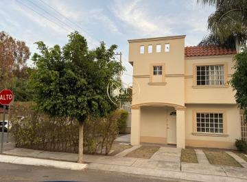 Casa · 126m² · 3 Recámaras · 2 Estacionamientos · Casa Amueblada en Renta Gran Clase Celaya