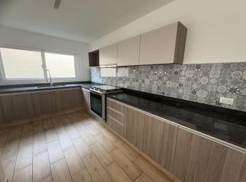 Casa · 218m² · 4 Recámaras · 2 Estacionamientos · Casa en El Marqués