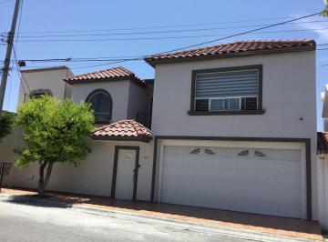 Casa de 3 habitaciones, Saltillo · Casa en Venta con Alberca Fracc San Patricio