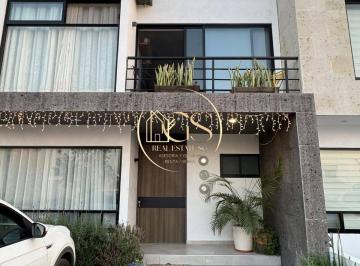 Casa · 180m² · 3 Recámaras · 2 Estacionamientos · Casa en Venta Mayorazgo Residencial Cerrada Cortes Celaya