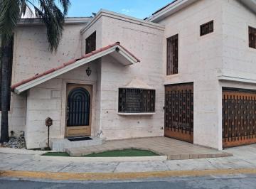 Casa · 190m² · 3 Recámaras · 2 Estacionamientos · Casas en Venta en Cumbres 5to Sector