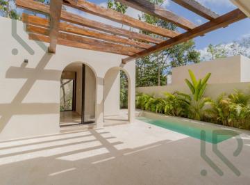 Casa · 370m² · 4 Recámaras · 2 Estacionamientos · Casa de 4 Habitaciones en Venta en Tulum a Pasos de La Playa | con Alberca y Terraza