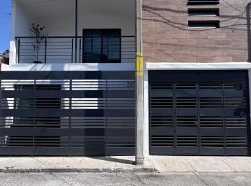Casa de 4 habitaciones, Guadalajara · Bonita Casa Muy Amplia en Zona Tranquila