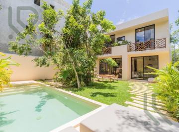 Casa · 360m² · 4 Recámaras · 2 Estacionamientos · Villa con 4 Habitaciones en Venta en Tulum a 5 Min de La Playa | con Alberca y Plusvalía