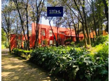 Casa · 600m² · 3 Recámaras · 10 Estacionamientos · Casa de Lujo en Venta o Renta en Tlalpuente, Jardín, Chimenea, Alberca, Terraza y Más