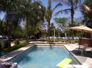 Quinta · 1000m² · 3 Recámaras · 4 Estacionamientos · Quinta en Venta en Portal de Santa Isabel