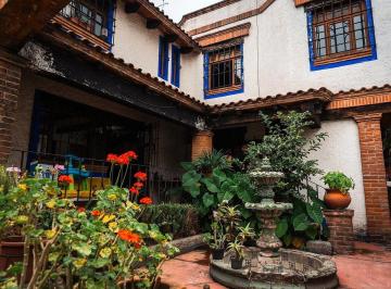 88ea8f9f0fbe123a27eaff4d1d5f1b8e9a66fedd4075508fe2ab50eeb35dd6ca · Casa en Venta Cerca de Cu, Pintoresca, Amplia, Segura, Estilo Colonial y Jardín