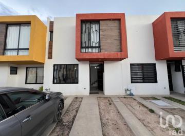 Casa · 119m² · 3 Recámaras · 2 Estacionamientos · Casa en Renta Amueblada en La Entrada de Pozos, Slp