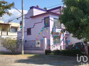 Casa · 94m² · 3 Recámaras · 2 Estacionamientos · Casa en Venta. Oportunidad. Esquina con Recámara en Planta Baja.
