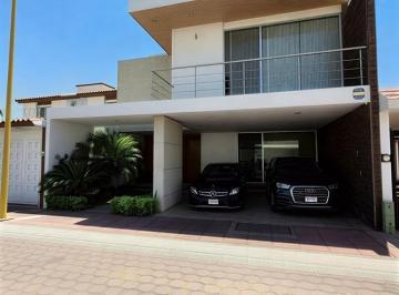 Casa · 338m² · 3 Recámaras · 2 Estacionamientos · Venta Casa en Bosques del Prado Oriente Al Nor - Oriente de La Ciudad Bi