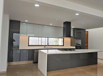 Casa en condominio de 6 habitaciones, San Andrés Cholula · Casa con 6 Recámaras y 246 m² Superficie de Terreno en Venta en Lomas de Angelópolis