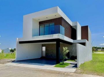 c5c6360ad04bfedce1f94c6c299c27de6b85e75144d5fee5bab5d39895fa417f · Casa en Venta en Veracruz Fracc. Punto Lomas con Hab. en P. B.