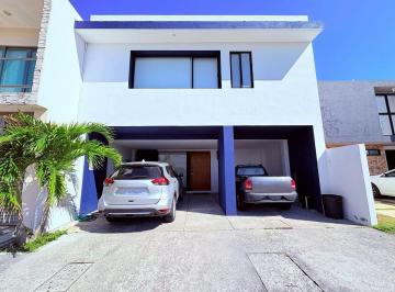 0a85ad5e0e1a4a97ed50203442ddc9e977593019b21ae6990d3bc0fd5a8af8cd · Casa en Venta en Veracruz Fracc. Lomas de La Rioja con Opción a Hab. en P. B.